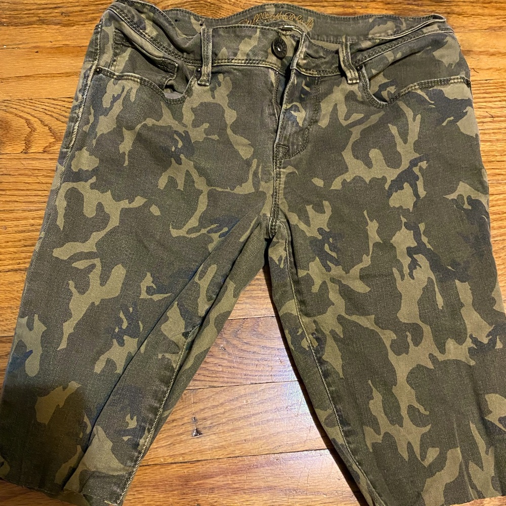 Camo cutoffs size5
